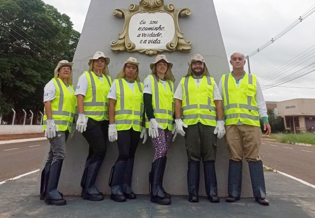Servidores receberam botina de seguran&ccedil;a, &oacute;culos de prote&ccedil;&atilde;o cinza e incolor, luva de vaqueta e perneira curta com velcro - Foto: Prefeitura de Bataypor&atilde;